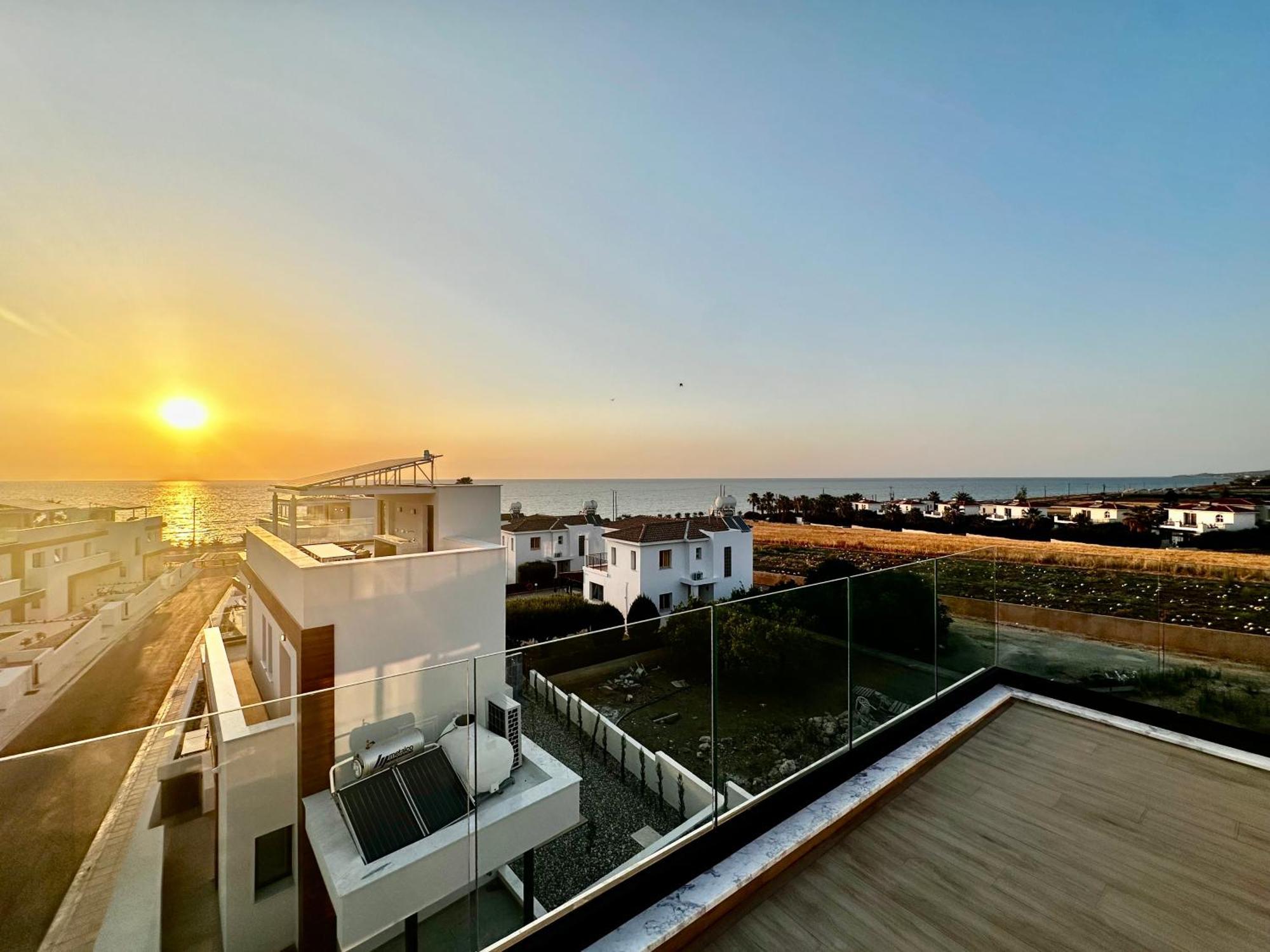 Santa Barbara Seafront Villas W Jacuzzi Pool Paphos Exteriér fotografie