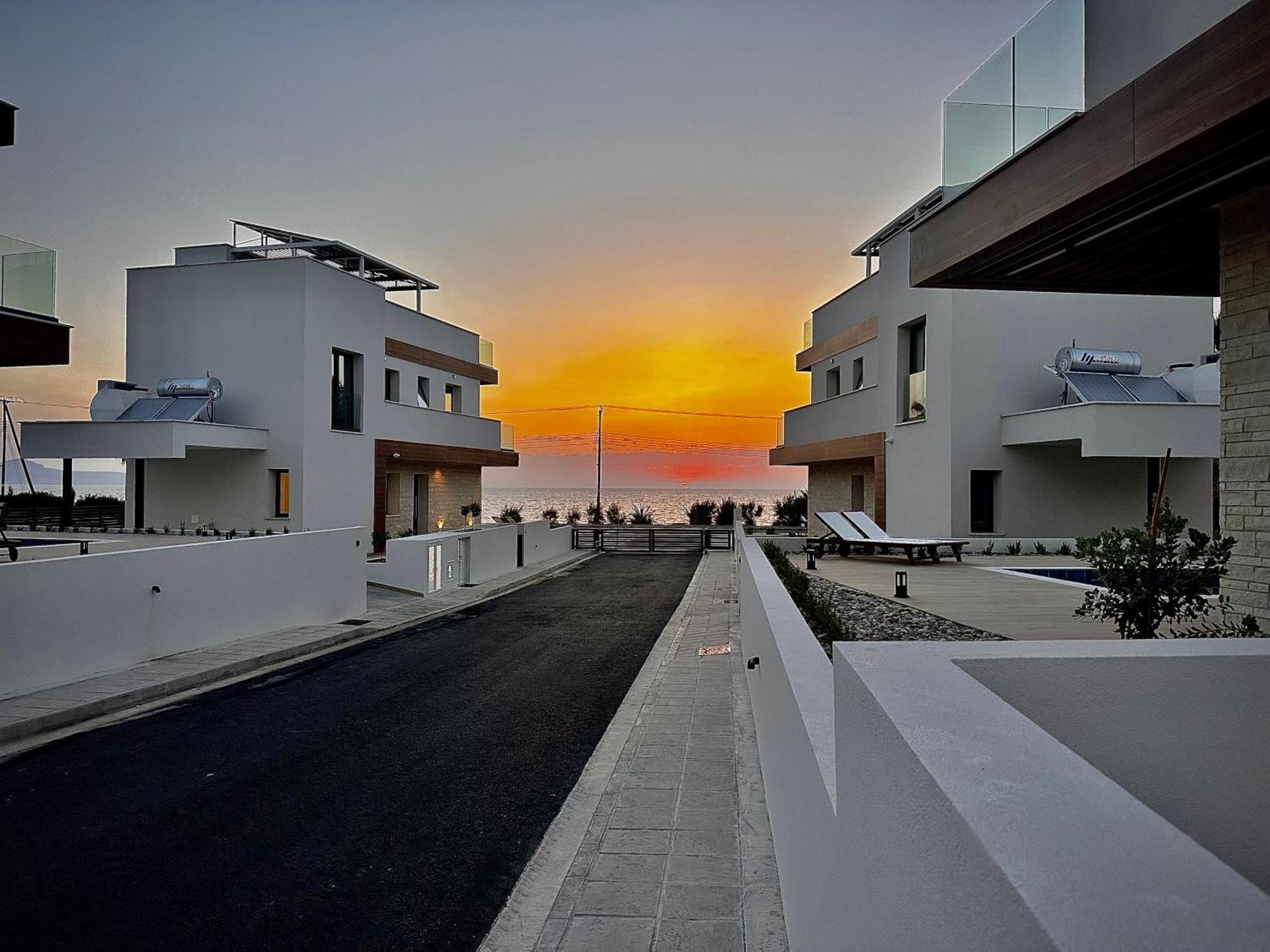 Santa Barbara Seafront Villas W Jacuzzi Pool Paphos Exteriér fotografie