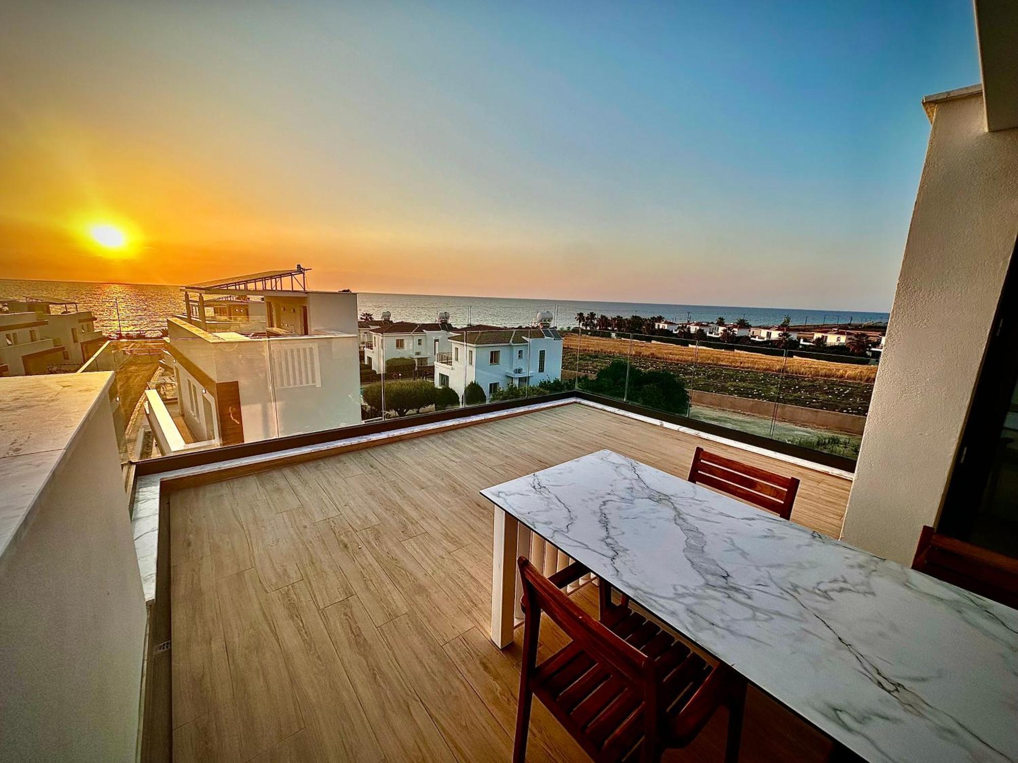 Santa Barbara Seafront Villas W Jacuzzi Pool Paphos Exteriér fotografie