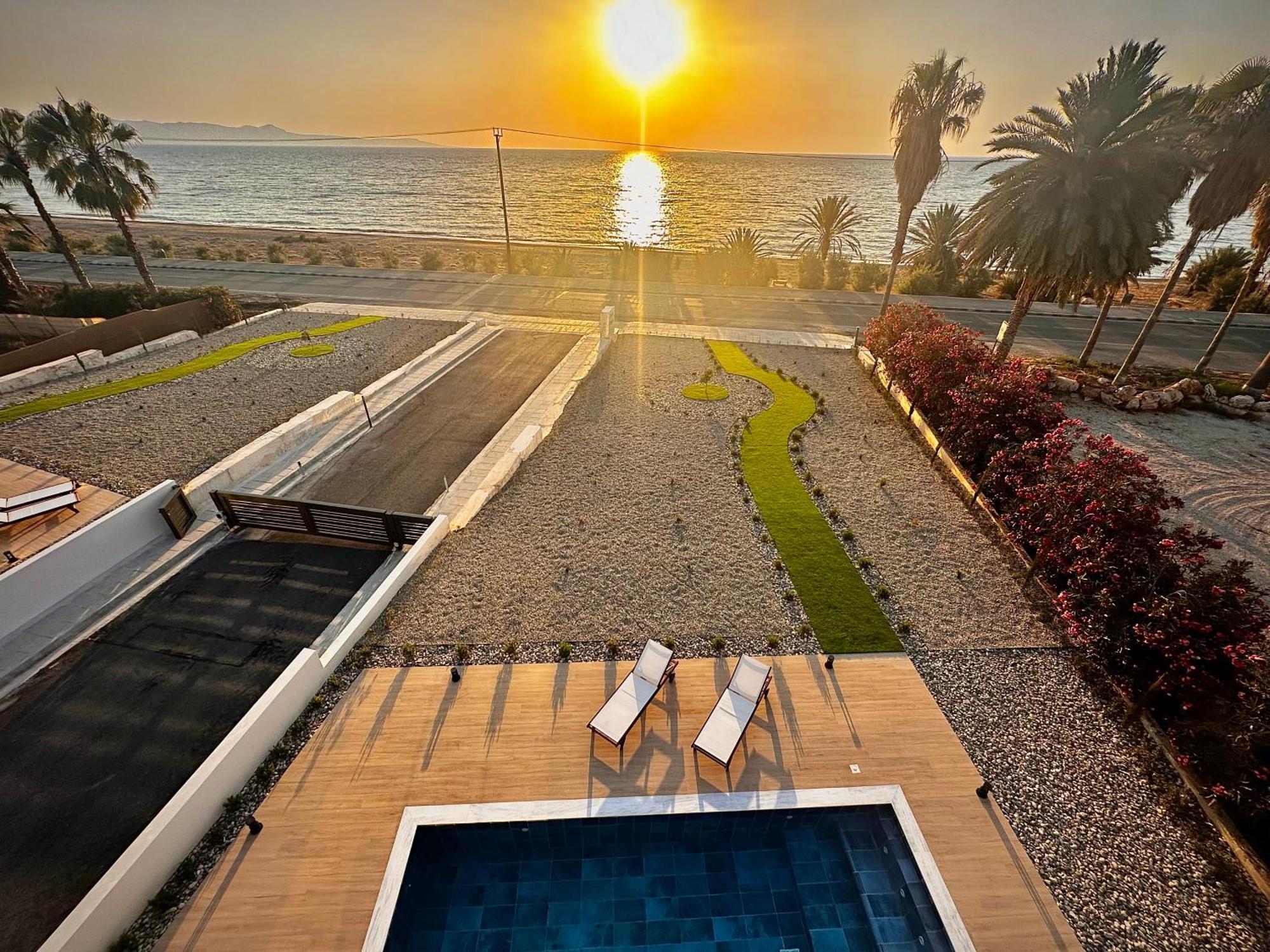 Santa Barbara Seafront Villas W Jacuzzi Pool Paphos Exteriér fotografie
